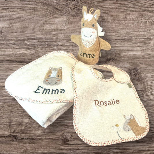 Sterntaler Geschenk-Set Pferd Sunny, Latz, Kapuzenhandtuch und Spielwaschhandschuh mit Namen personalisiert