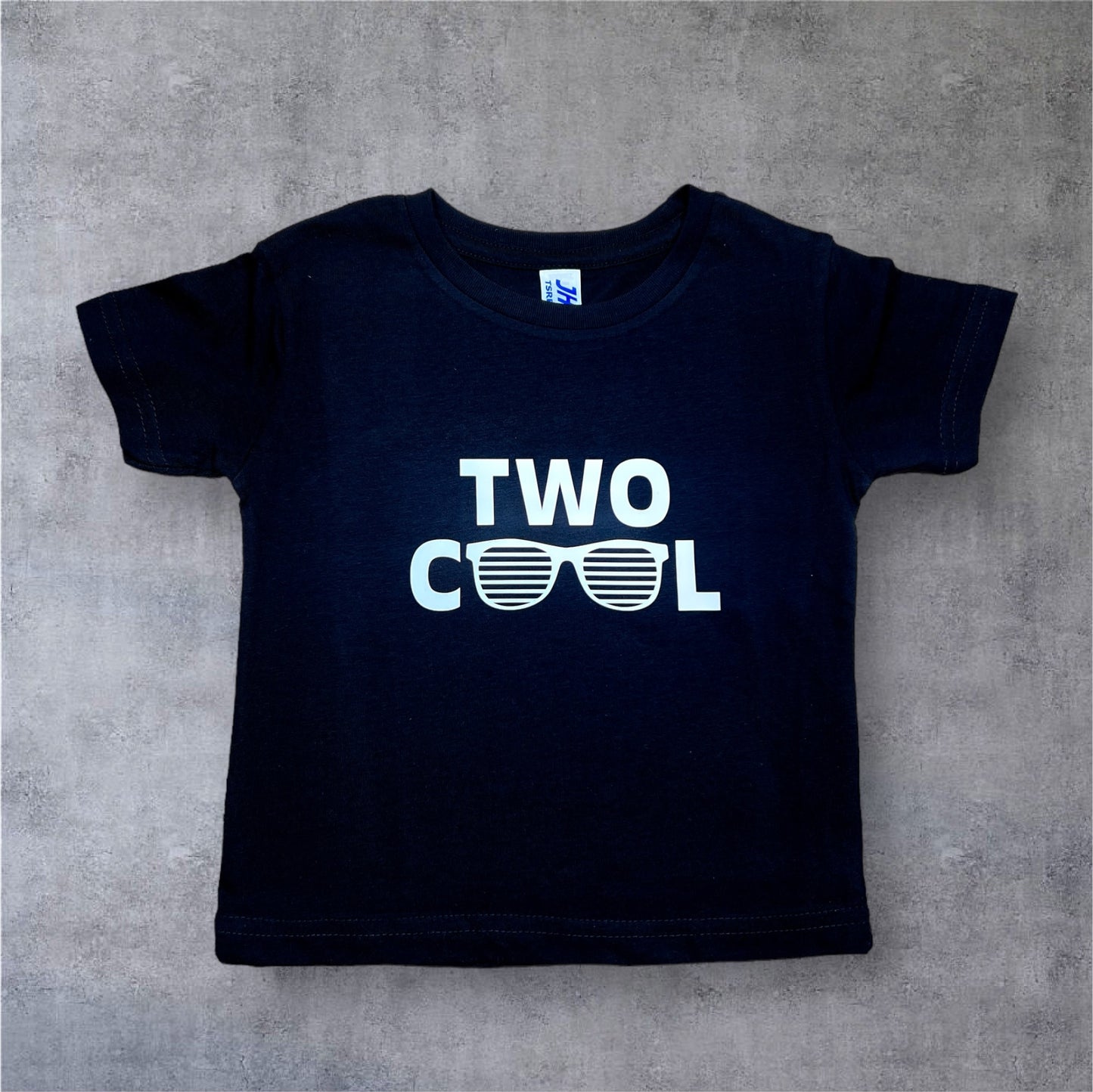 Two cool T-Shirt zum 2. Geburtstag mit Name personalisiert, schwarz