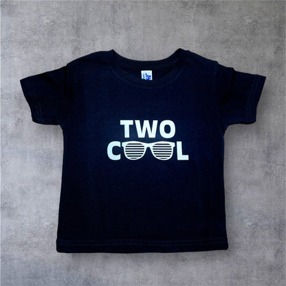 Two cool T-Shirt zum 2. Geburtstag mit Name personalisiert, schwarz