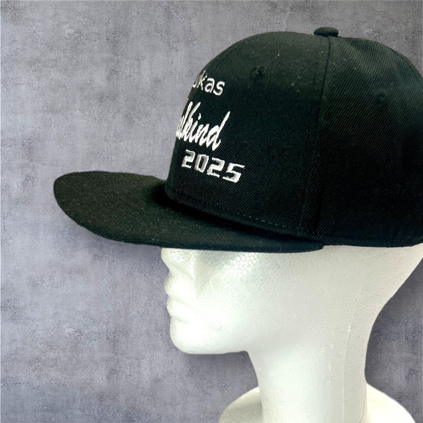 Schulkind Snapback Cap mit Name und Schuljahr, Schwarz mit Stickerei, Verstellbare Größe, Einschulungsgeschenk