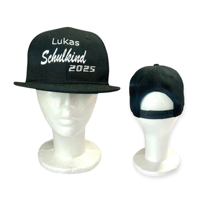 Schulkind Snapback Cap mit Name und Schuljahr, Schwarz mit Stickerei, Verstellbare Größe, Einschulungsgeschenk